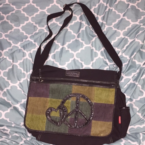 UNIONBAY Handbags - Union bay carrying bag. Used 1-2 times, if that!